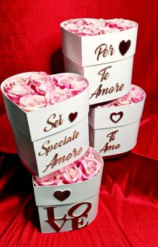 Scatola regalo cuore con rose 24 x 24 x 24 cm